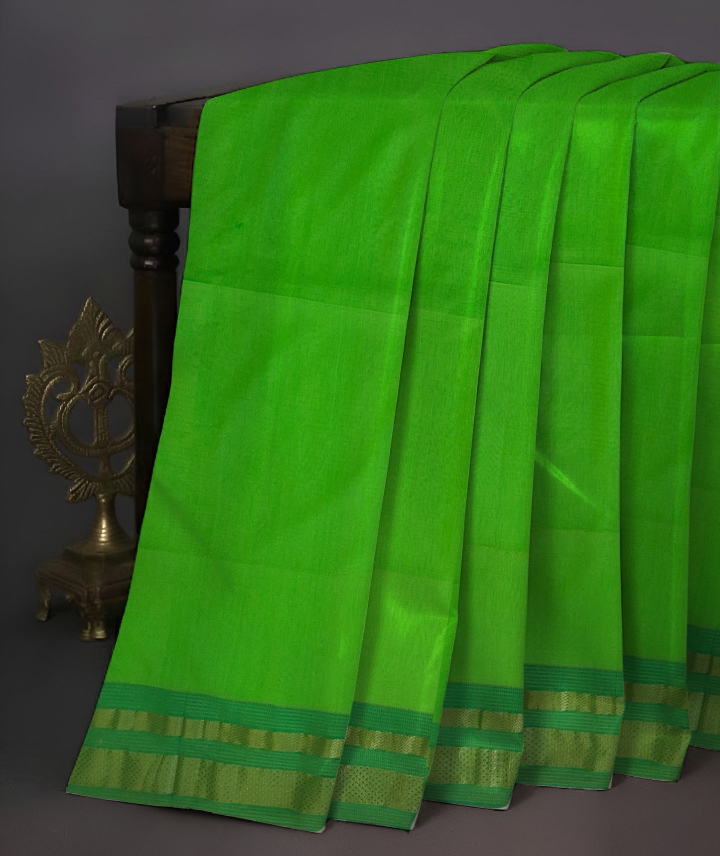 Parrot Green Maheshwari Handloom Cotton Silk Saree