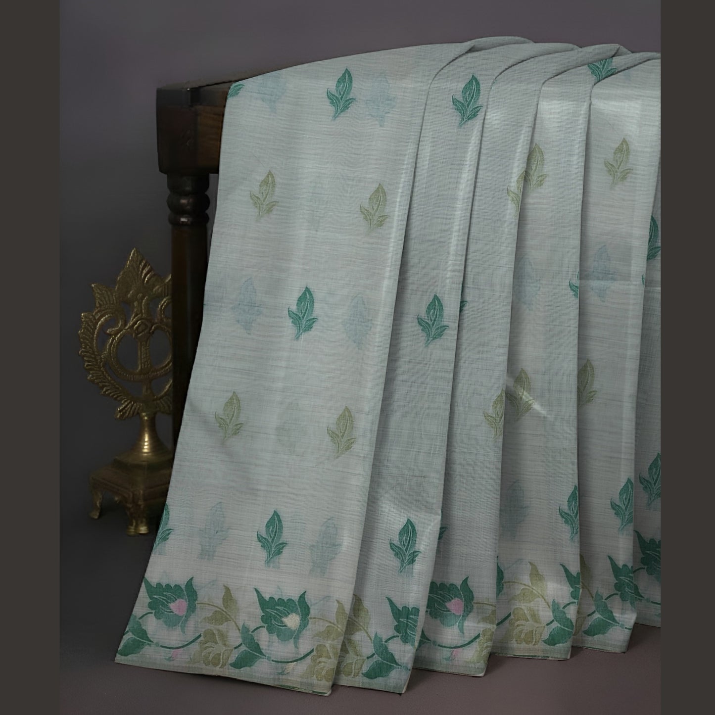 White Maheshwari Thread Weaving Saree